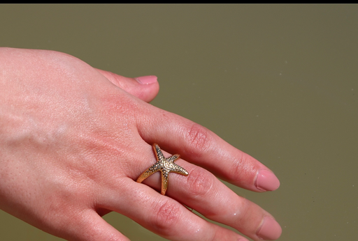 Bague dorée étoile de mer texturée