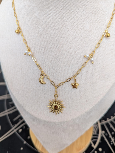 Collier doré soleil lune et étoiles avec perles 